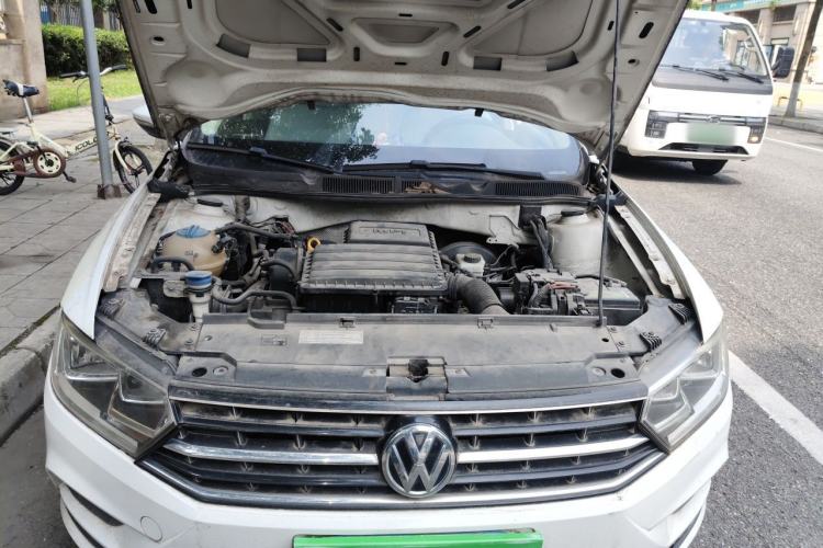 Used Volkswagen Bora 2017 1.6L Manual Fashion Model Engine Bay
