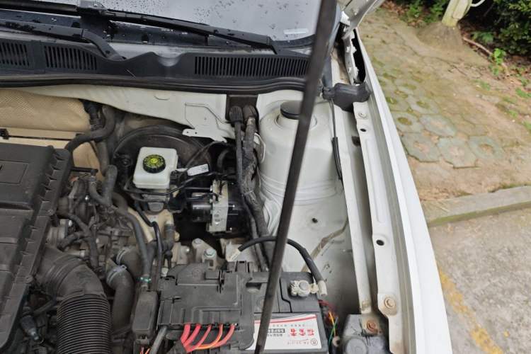 Used Volkswagen Bora 2017 1.6L Automatic Fashion Model Engine Bay Left
