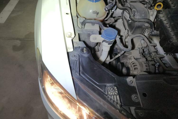 Used Volkswagen Bora 2017 1.6L Manual Fashion Model Engine Bay Right