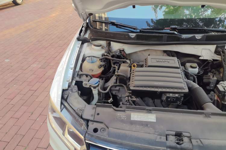 Used Volkswagen Bora 2017 1.6L Manual Two-Millionth-Vehicle Commemorative Edition Engine Bay Right
