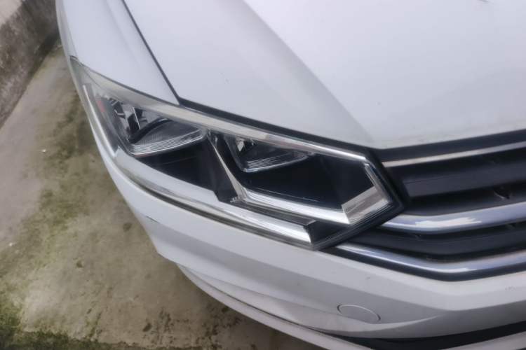 Used Volkswagen Bora 2017 1.6L Manual Fashion Model Exterior 6