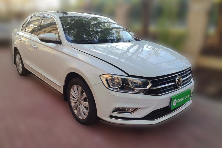 Used Volkswagen Bora 2017 1.6L Manual Two-Millionth-Vehicle Commemorative Edition Front Right 45 Deg