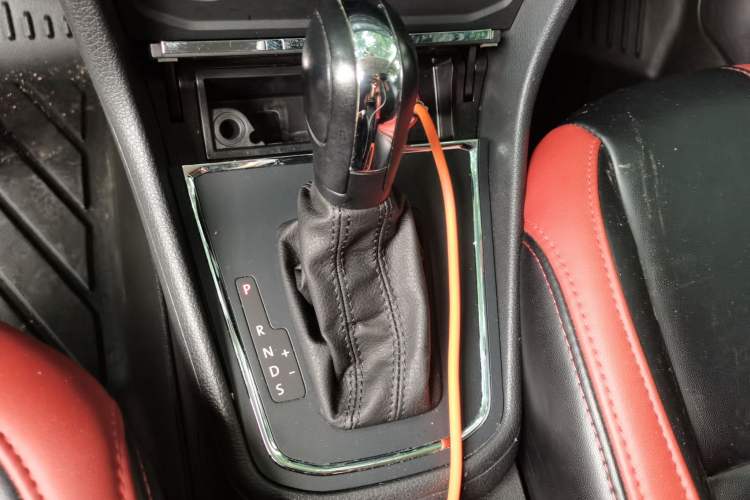 Used Volkswagen Bora 2017 1.6L Automatic Fashion Model Gear Lever