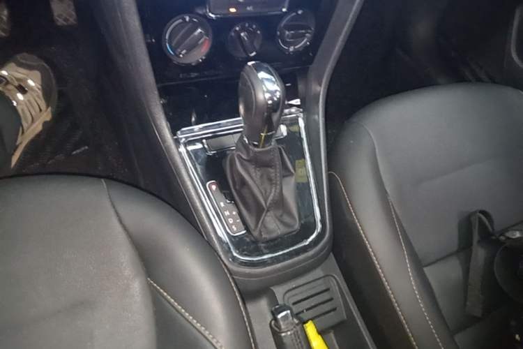 Used Volkswagen Bora 2017 1.6L Automatic Comfort Model Gear Lever