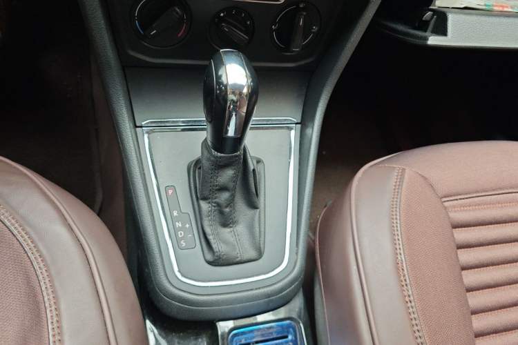 Used Volkswagen Bora 2017 1.6L Automatic Fashion Model Gear Lever