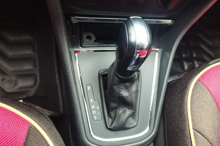Used Volkswagen Bora 2017 1.6L Automatic Fashion Model Gear Lever