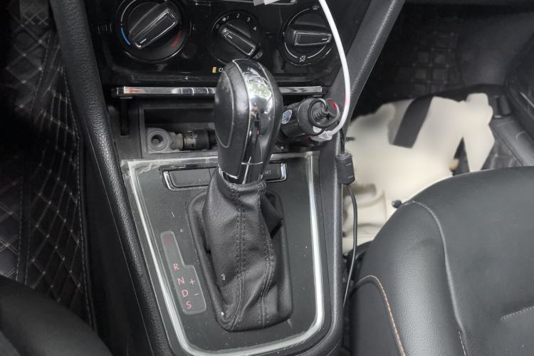 Used Volkswagen Bora 2017 1.6L Automatic Comfort Model Gear Lever
