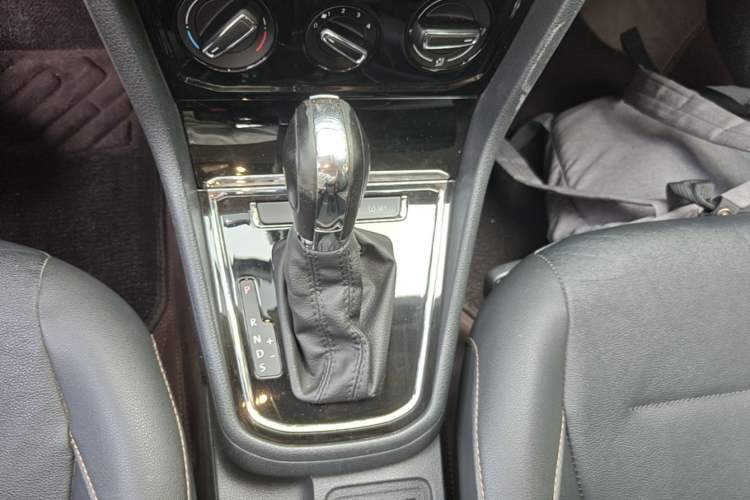 Used Volkswagen Bora 2017 1.6L Automatic Comfort Model Gear Lever