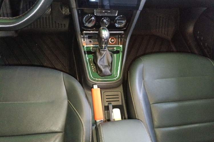 Used Volkswagen Bora 2017 1.6L Automatic Comfort Model Gear Lever