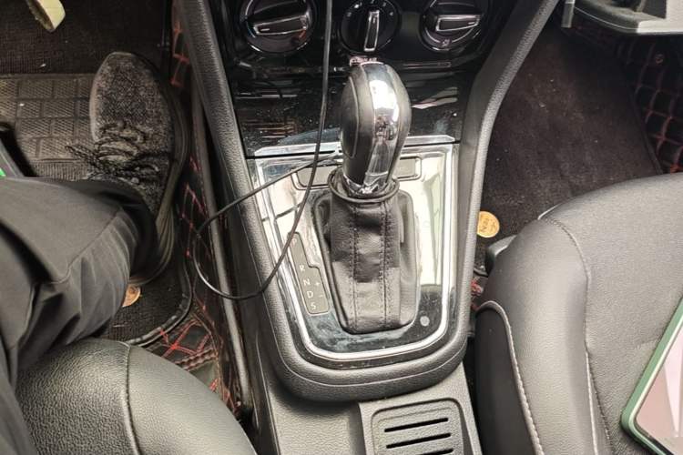 Used Volkswagen Bora 2017 1.6L Automatic Comfort Model Gear Lever