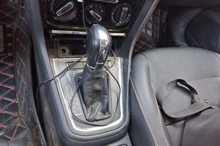 Used Volkswagen Bora 2017 1.6L Automatic Comfort Model Gear Lever