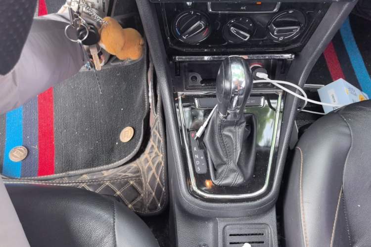 Used Volkswagen Bora 2017 1.6L Automatic Comfort Model Gear Lever
