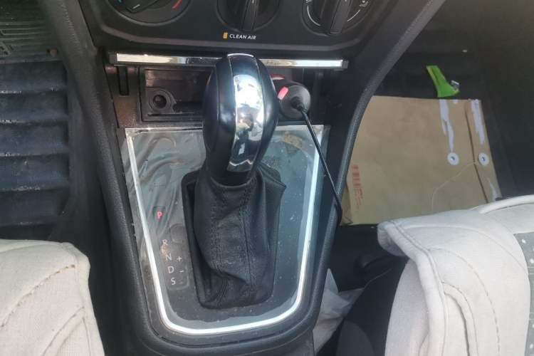 Used Volkswagen Bora 2017 1.6L Automatic Fashion Model Gear Lever
