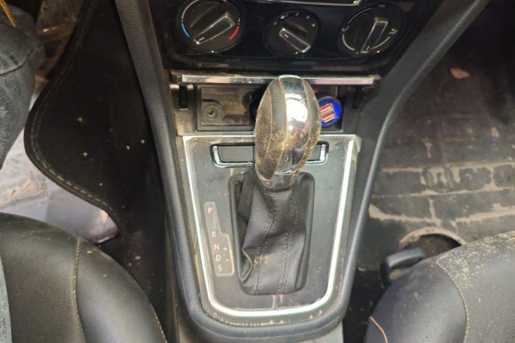 Used Volkswagen Bora 2017 1.6L Automatic Comfort Model Gear Lever