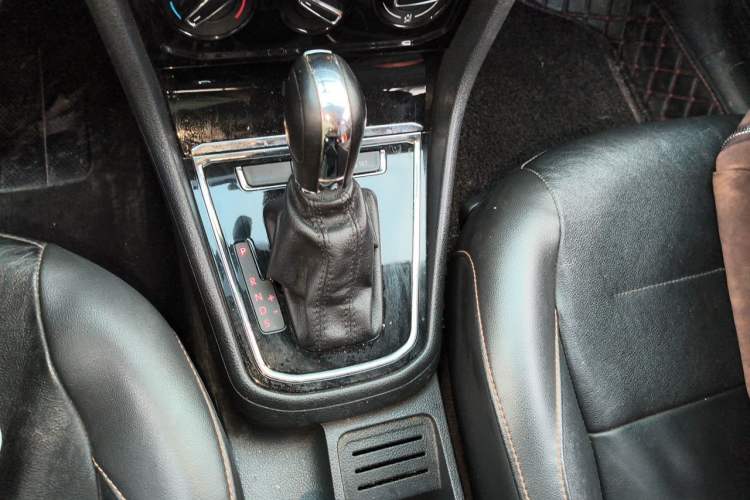 Used Volkswagen Bora 2017 1.6L Automatic Comfort Model Gear Lever
