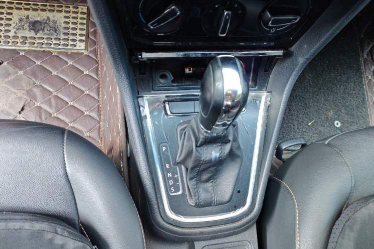 Used Volkswagen Bora 2017 1.6L Automatic Comfort Model Gear Lever