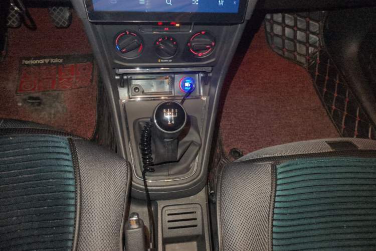Used Volkswagen Bora 2017 1.6L Manual Fashion Model Gear Lever
