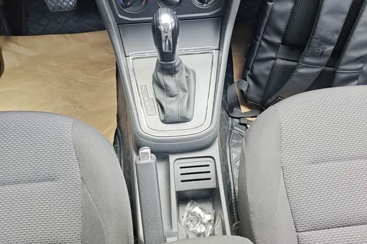 Used Volkswagen Bora 2017 1.6L Automatic Fashion Model Gear Lever
