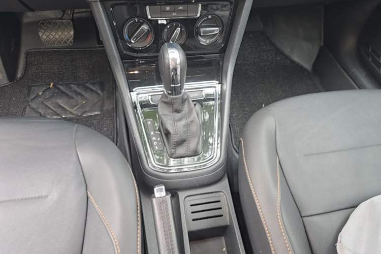 Used Volkswagen Bora 2017 1.6L Automatic Comfort Model Gear Lever