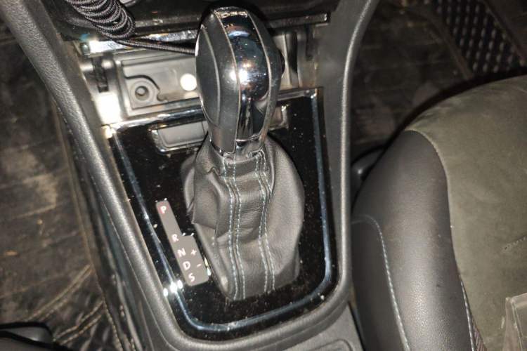 Used Volkswagen Bora 2017 230TSI Automatic – Two-Millionth Vehicle Commemorative Edition Gear Lever