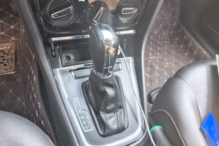 Used Volkswagen Bora 2017 1.6L Automatic Comfort Model Gear Lever