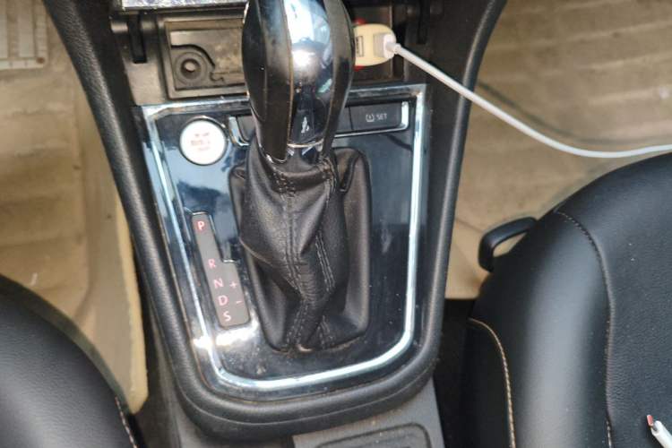 Used Volkswagen Bora 2017 1.6L Automatic Comfort Model Gear Lever