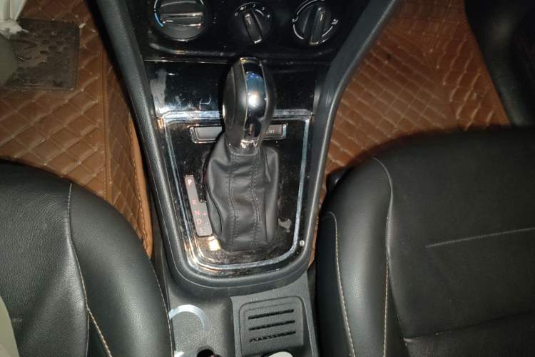 Used Volkswagen Bora 2017 1.6L Automatic Comfort Model Gear Lever