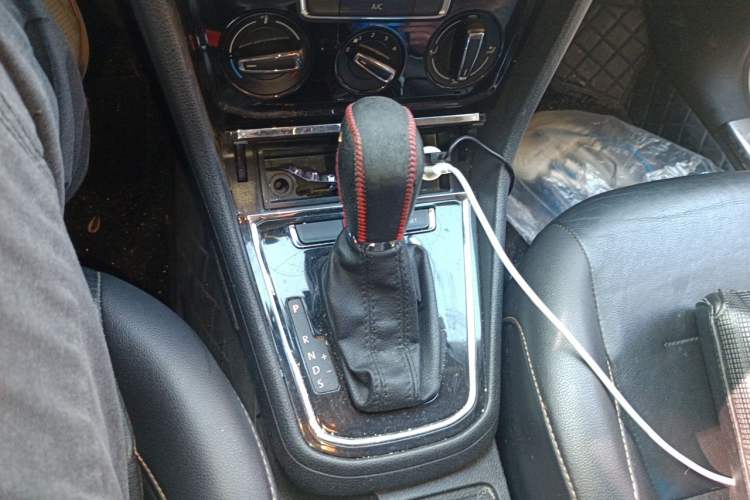 Used Volkswagen Bora 2017 1.6L Automatic Comfort Model Gear Lever