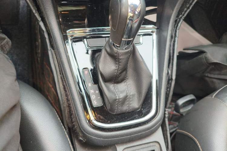 Used Volkswagen Bora 2017 1.6L Automatic Comfort Model Gear Lever