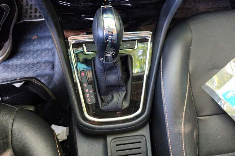 Used Volkswagen Bora 2017 1.6L Automatic Comfort Model Gear Lever