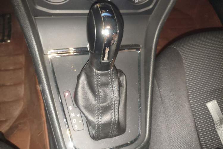 Used Volkswagen Bora 2017 1.6L Automatic Fashion Model Gear Lever
