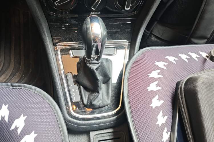 Used Volkswagen Bora 2017 1.6L Automatic Comfort Model Gear Lever
