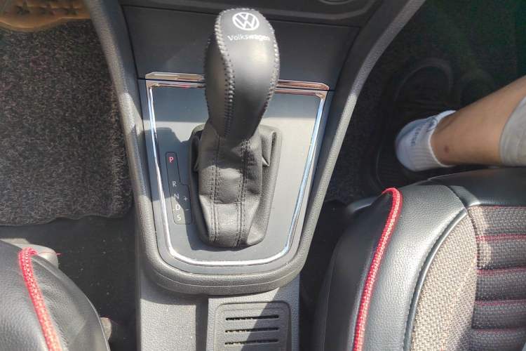 Used Volkswagen Bora 2017 1.6L Automatic Fashion Model Gear Lever