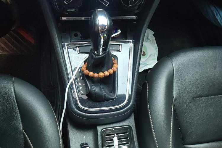 Used Volkswagen Bora 2017 1.6L Automatic Comfort Model Gear Lever