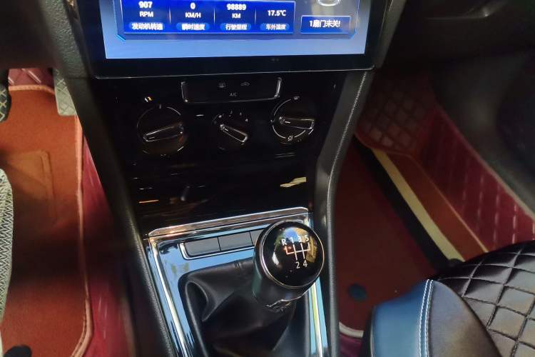 Used Volkswagen Bora 2017 1.6L Manual Two-Millionth-Vehicle Commemorative Edition Gear Lever