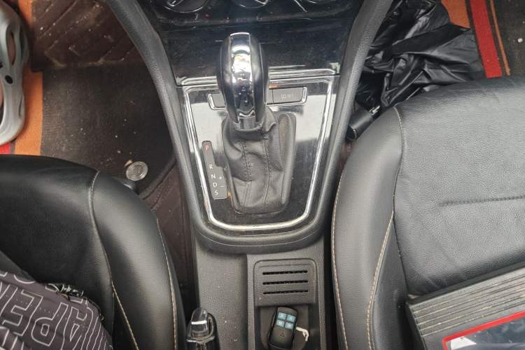 Used Volkswagen Bora 2017 1.6L Automatic Comfort Model Gear Lever