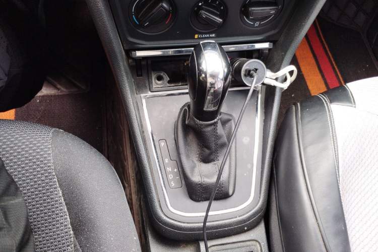 Used Volkswagen Bora 2017 1.6L Automatic Fashion Model Gear Lever