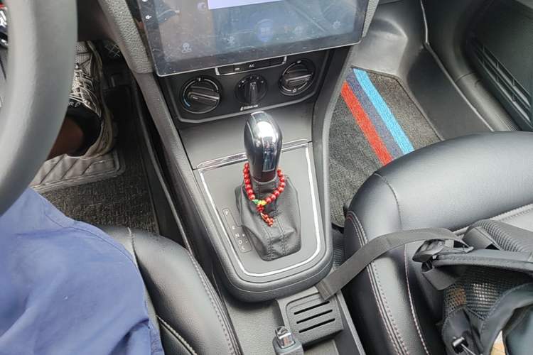 Used Volkswagen Bora 2017 1.6L Automatic Fashion Model Gear Lever