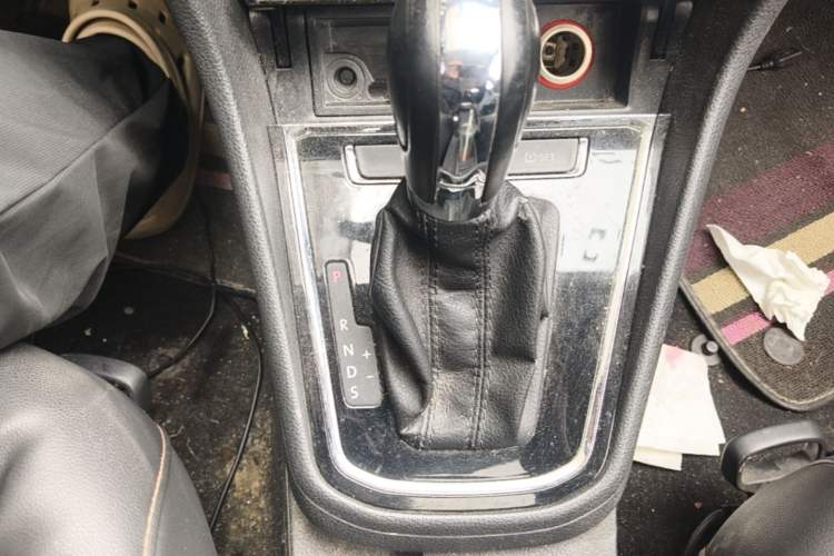 Used Volkswagen Bora 2017 1.6L Automatic Comfort Model Gear Lever