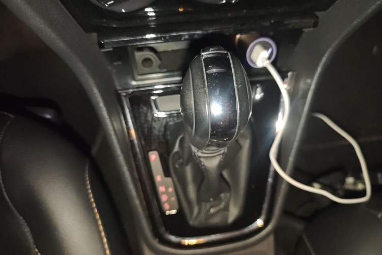 Used Volkswagen Bora 2017 1.6L Automatic Comfort Model Gear Lever