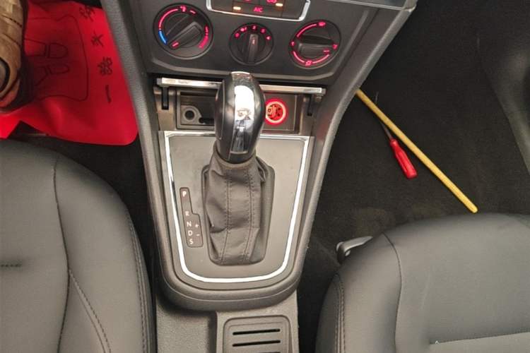 Used Volkswagen Bora 2017 1.6L Automatic Fashion Model Gear Lever