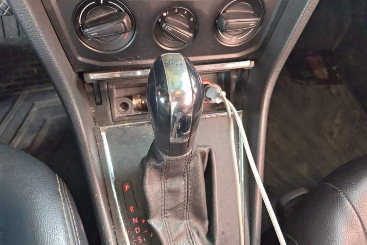 Used Volkswagen Bora 2017 1.6L Automatic Fashion Model Gear Lever