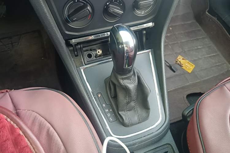 Used Volkswagen Bora 2017 1.6L Automatic Fashion Model Gear Lever
