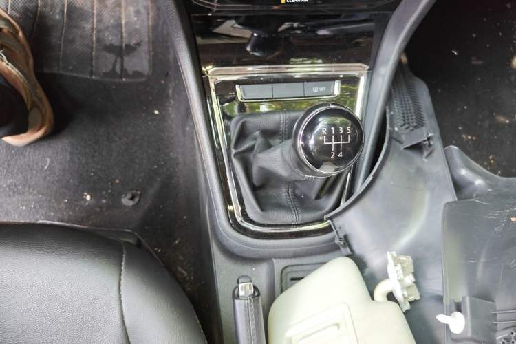 Used Volkswagen Bora 2017 1.6L Manual Comfort Model Gear Lever
