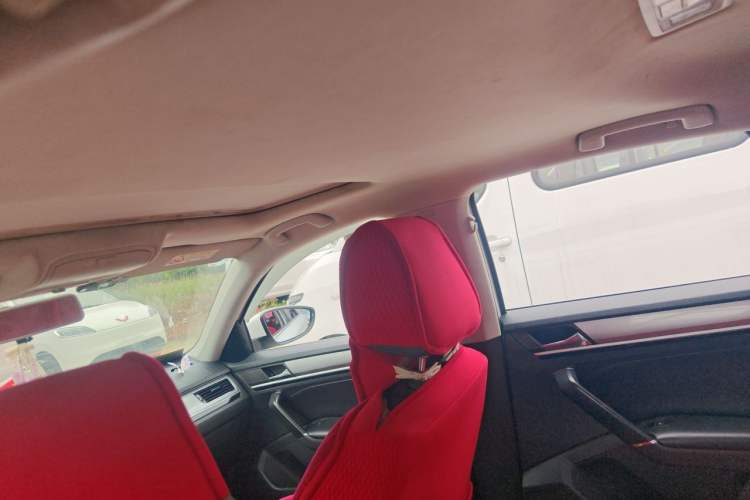 Used Volkswagen Bora 2017 1.6L Manual Comfort Model Headliner
