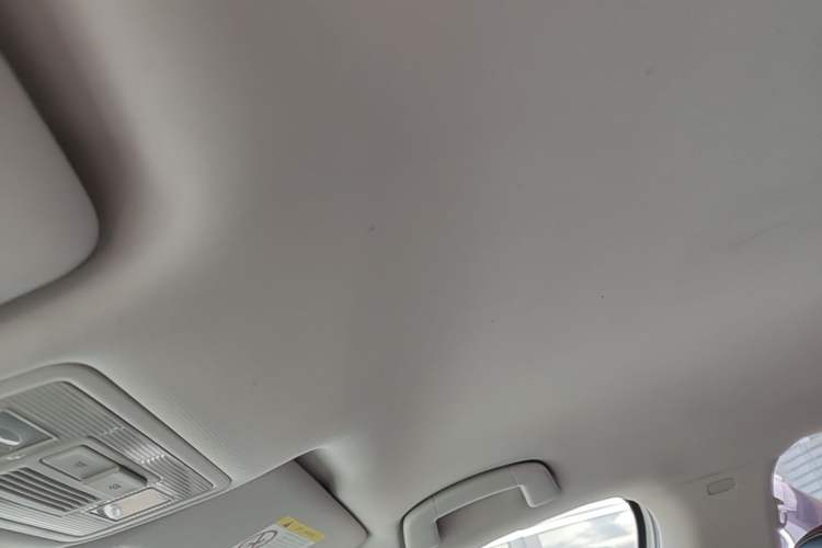 Used Volkswagen Bora 2017 1.6L Automatic Fashion Model Headliner