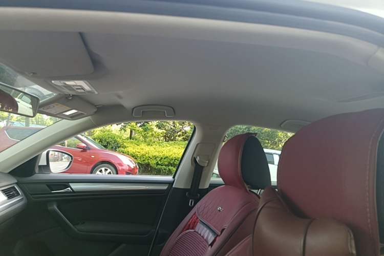 Used Volkswagen Bora 2017 1.6L Automatic Fashion Model Headliner