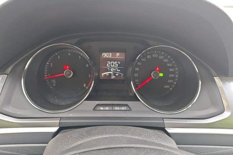 Used Volkswagen Bora 2017 1.6L Automatic Fashion Model Instrument Cluster