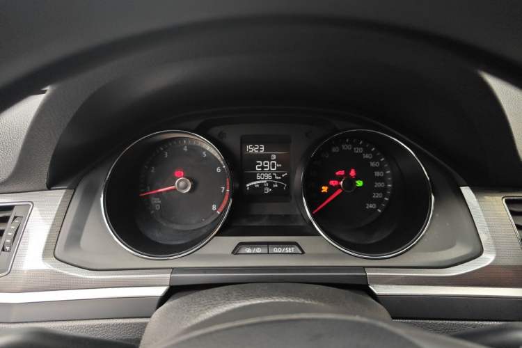 Used Volkswagen Bora 2017 1.6L Automatic Fashion Model Instrument Cluster