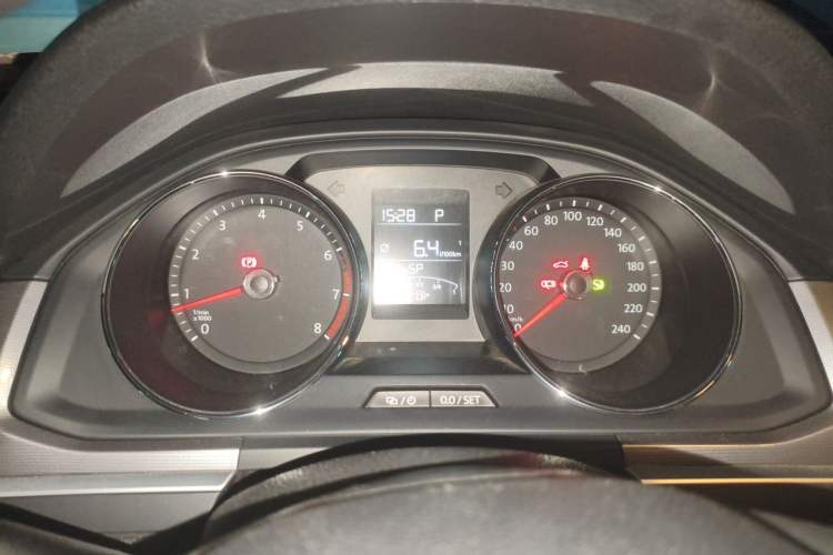 Used Volkswagen Bora 2017 1.6L Automatic Fashion Model Instrument Cluster
